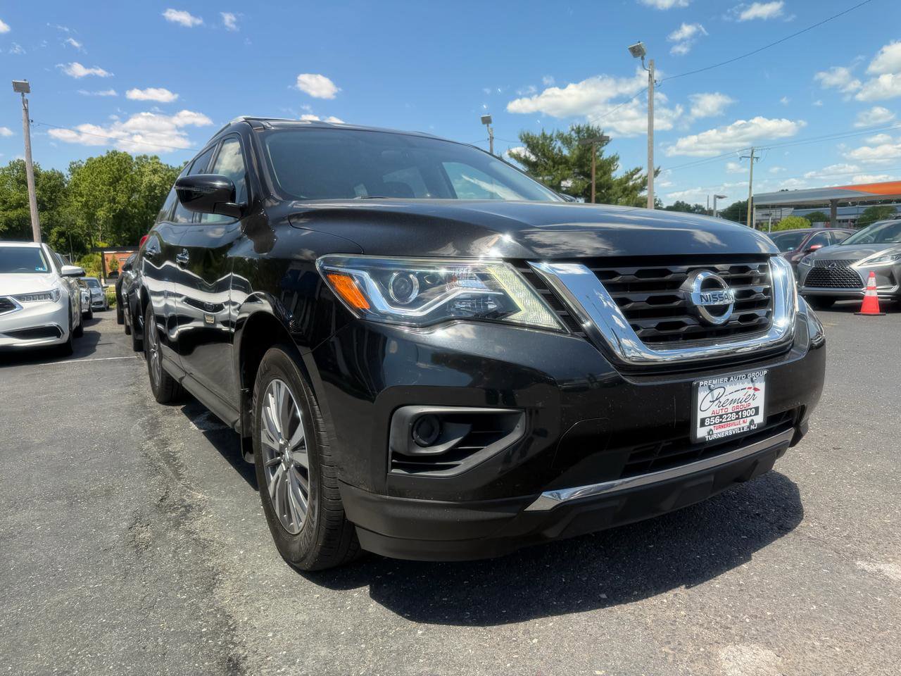 Used 2019 Nissan Pathfinder S AWD/4WD image 3