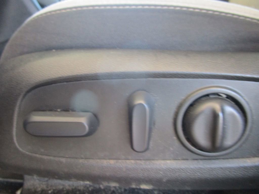 Used 2022 Chevrolet Equinox LS w/ LS Convenience Package FWD image 20