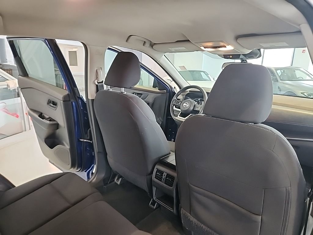 Used 2023 Nissan Rogue S image 39