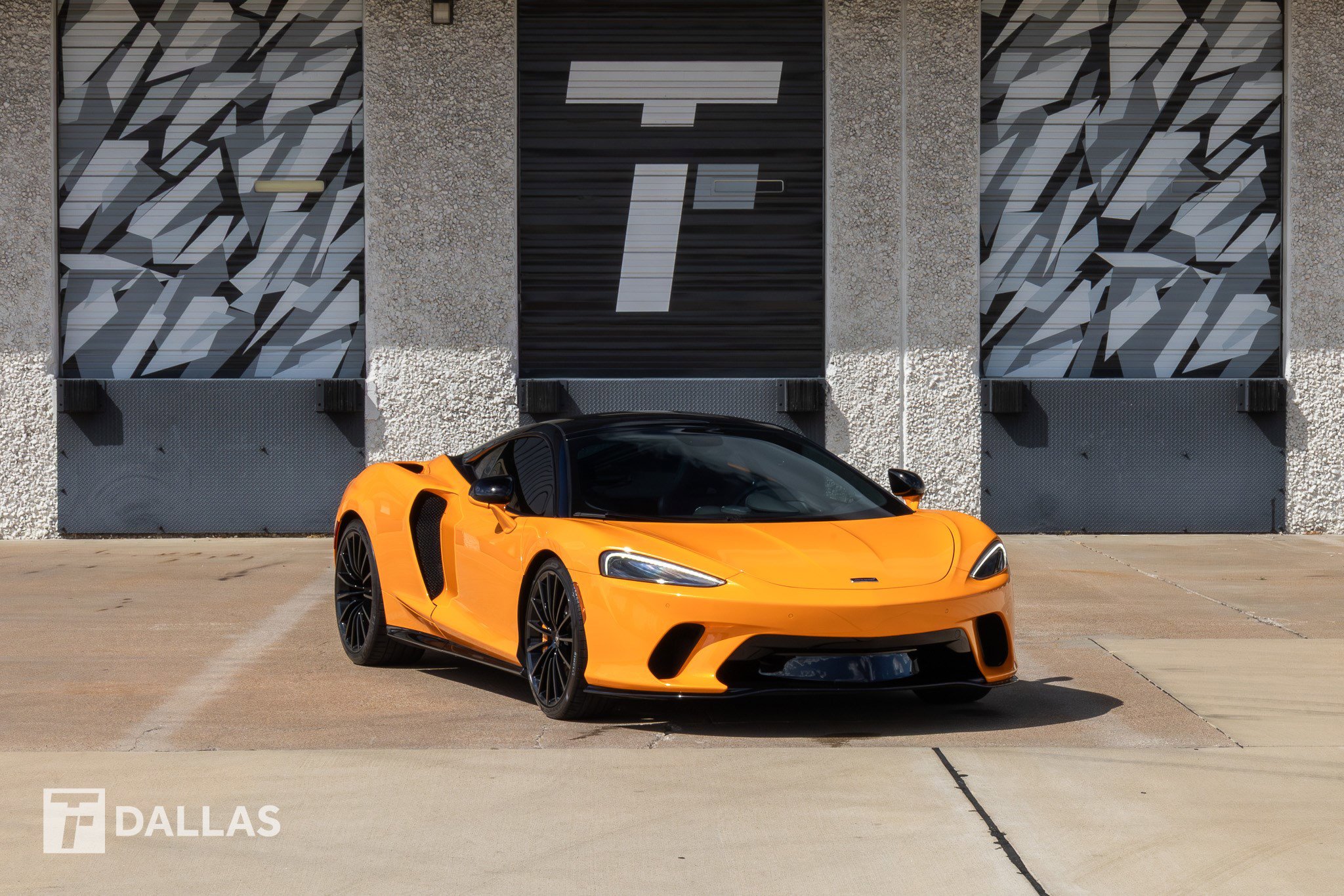 Used 2023 McLaren GT image 1