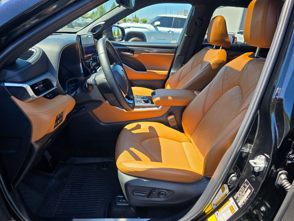 Used 2024 Toyota Highlander Platinum image 22