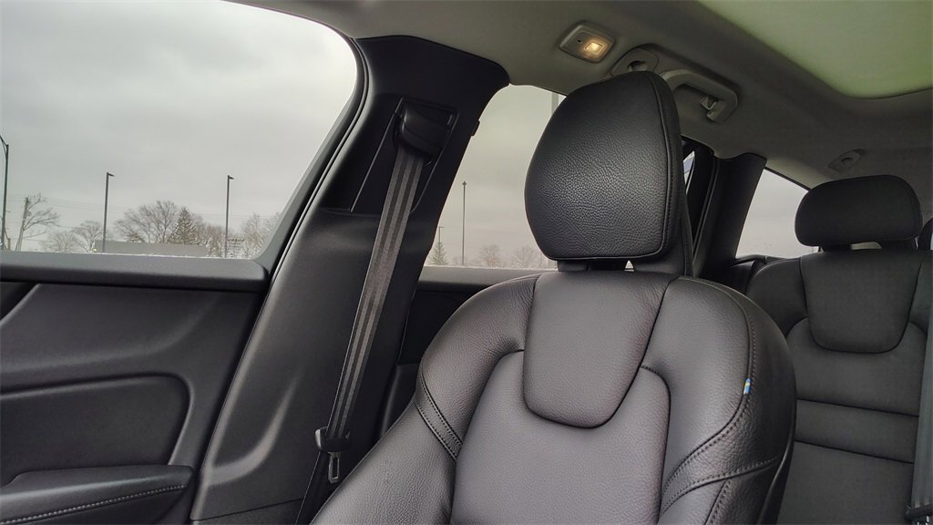 Certified 2025 Volvo V60 B5 Cross Country Plus image 21