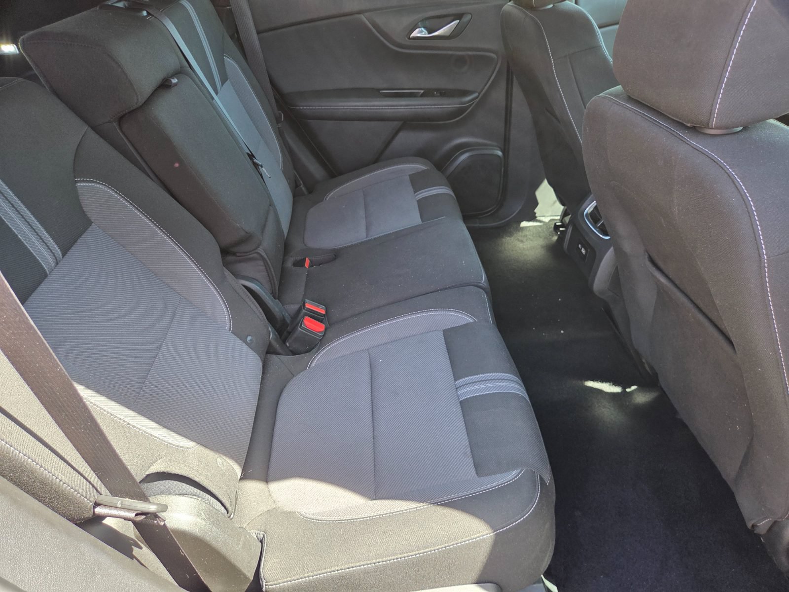 Used 2025 Chevrolet Blazer LT FWD image 11