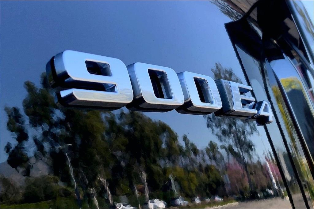 New 2026 Cadillac Vistiq Sport image 16