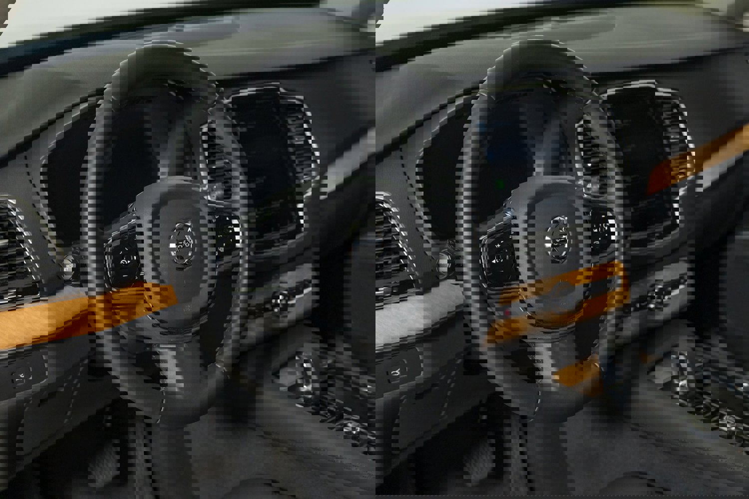 Used 2024 Volvo XC90 B5 Plus image 16