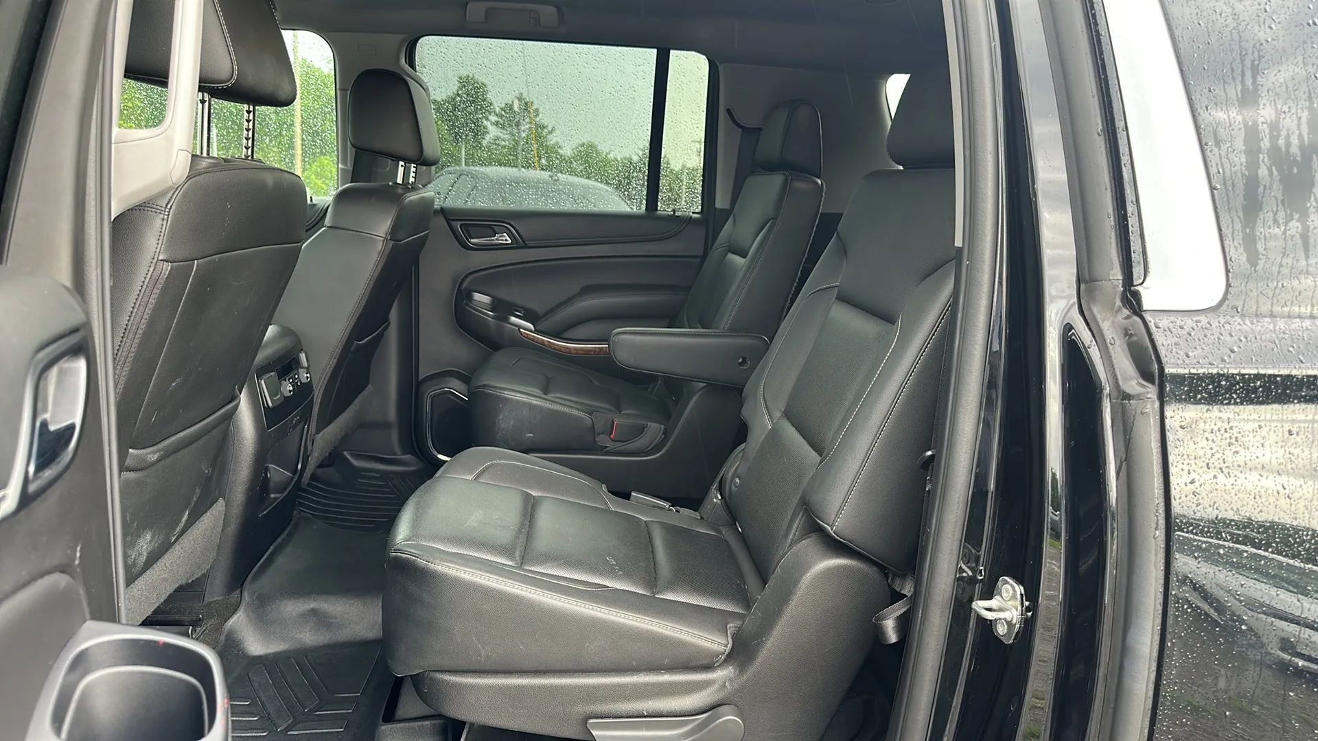 Used 2018 Chevrolet Suburban Premier RWD image 11