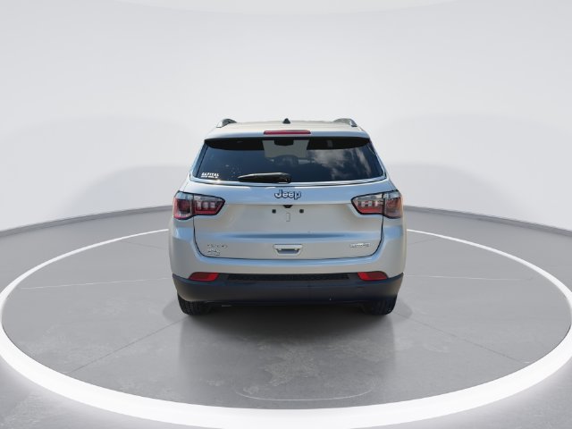 Used 2025 Jeep Compass Latitude AWD/4WD image 7