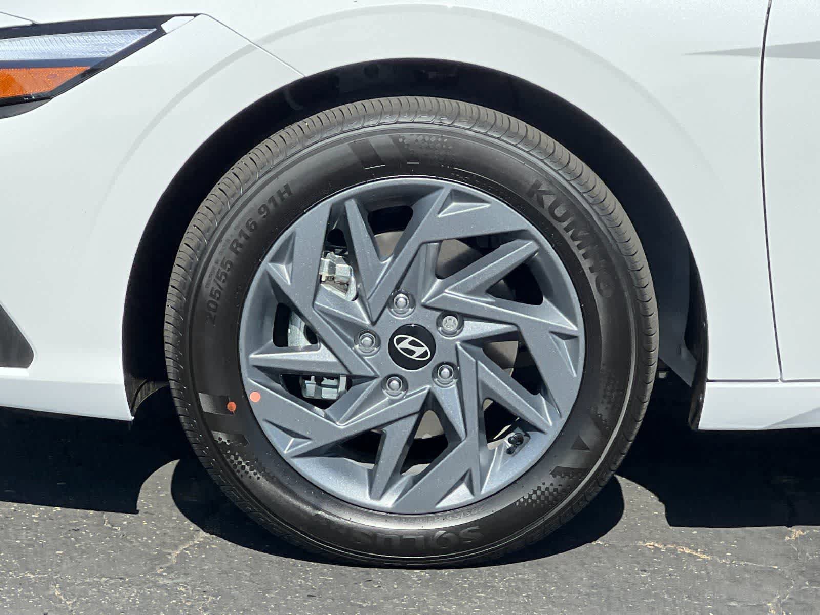 New 2025 Hyundai Elantra Blue FWD image 24
