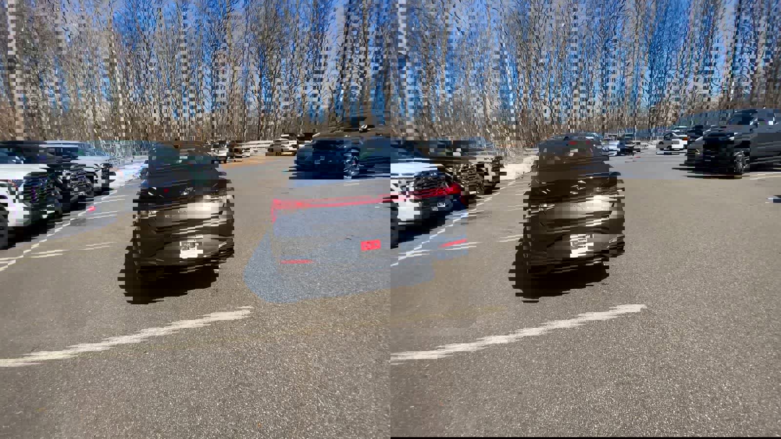 Used 2021 Hyundai Elantra Limited image 10