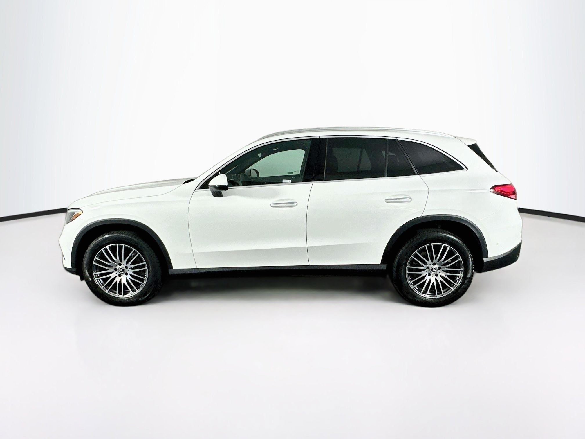 Used 2025 Mercedes-Benz GLC 300 image 4