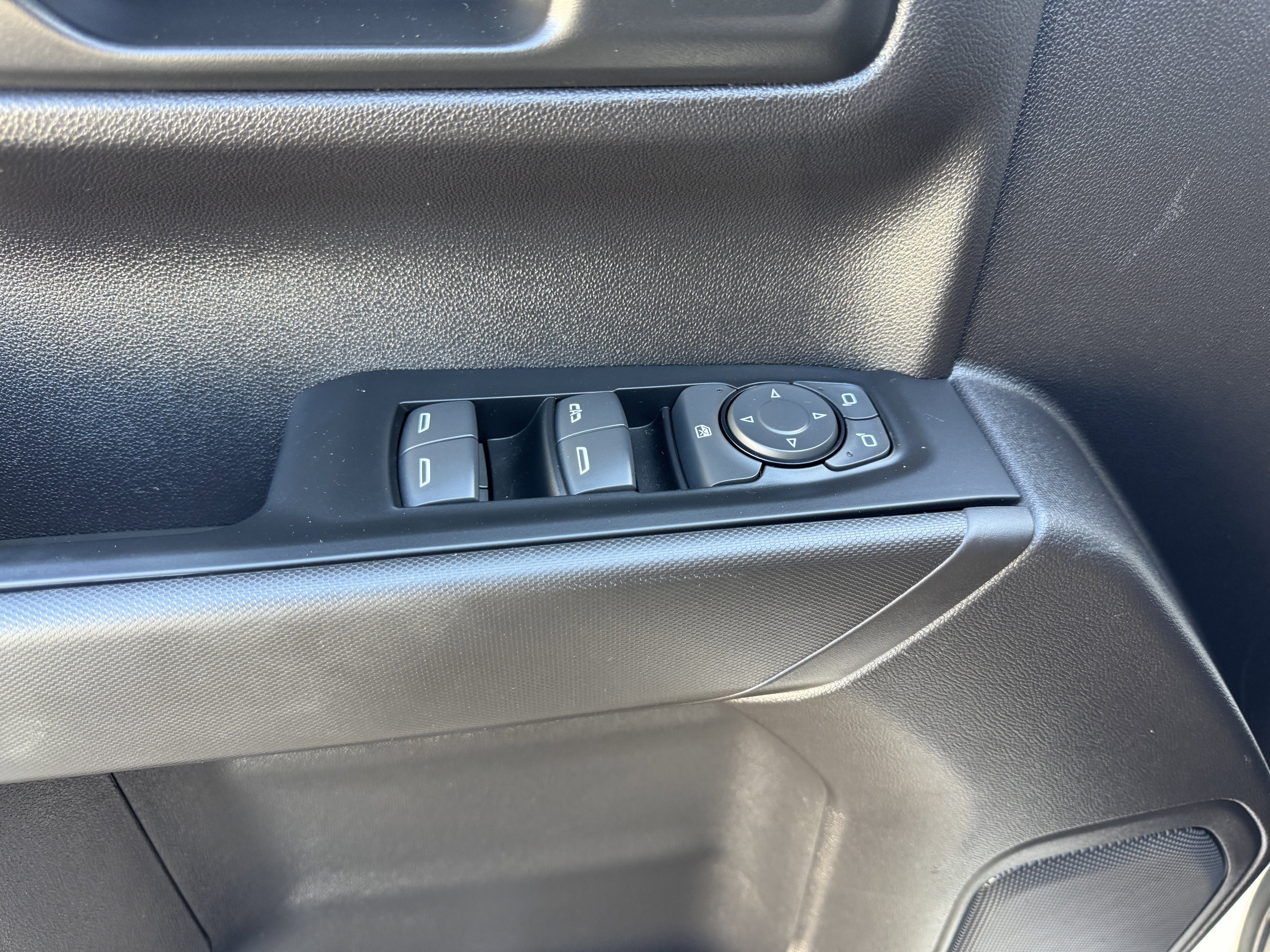 Used 2023 Chevrolet Silverado 1500 Custom image 11