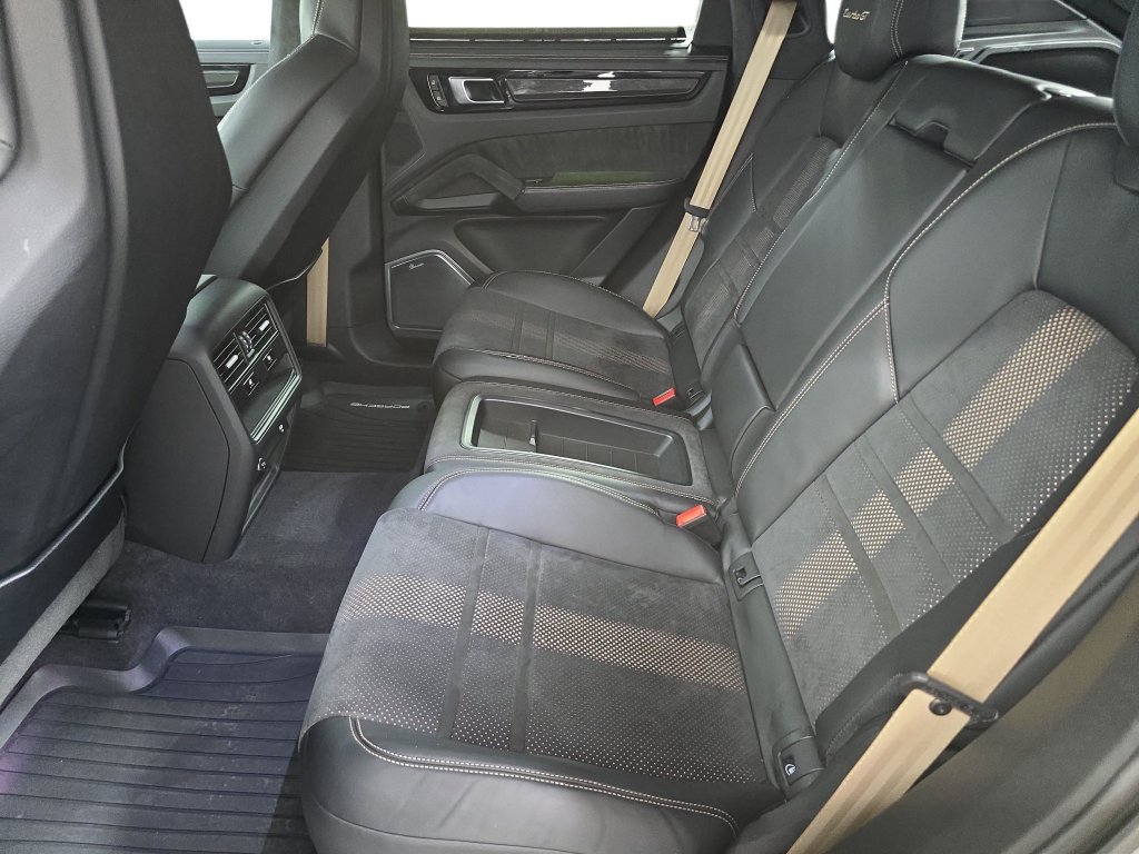 Certified 2023 Porsche Cayenne Turbo GT AWD/4WD image 24