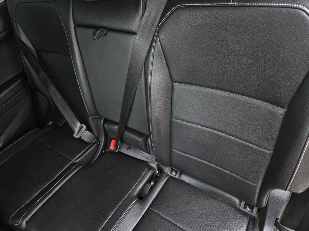 Used 2021 Volkswagen Tiguan SE R-Line FWD image 13