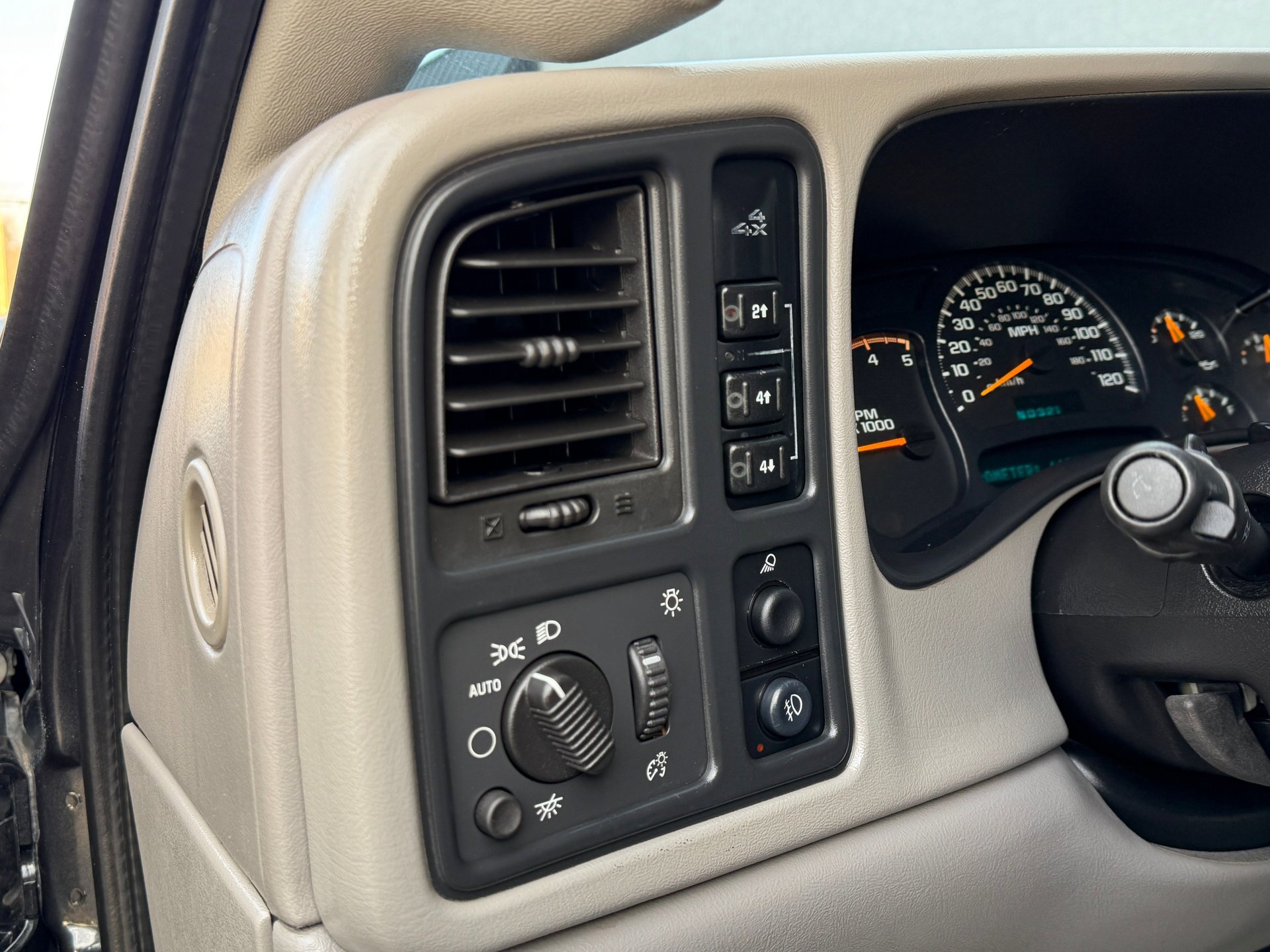 Used 2005 GMC Sierra 3500 SLT w/ Heavy-Duty Power Package image 12