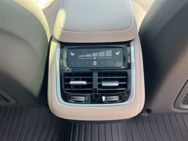 New 2026 Volvo XC90 B5 Plus w/ Protection Package AWD/4WD image 18