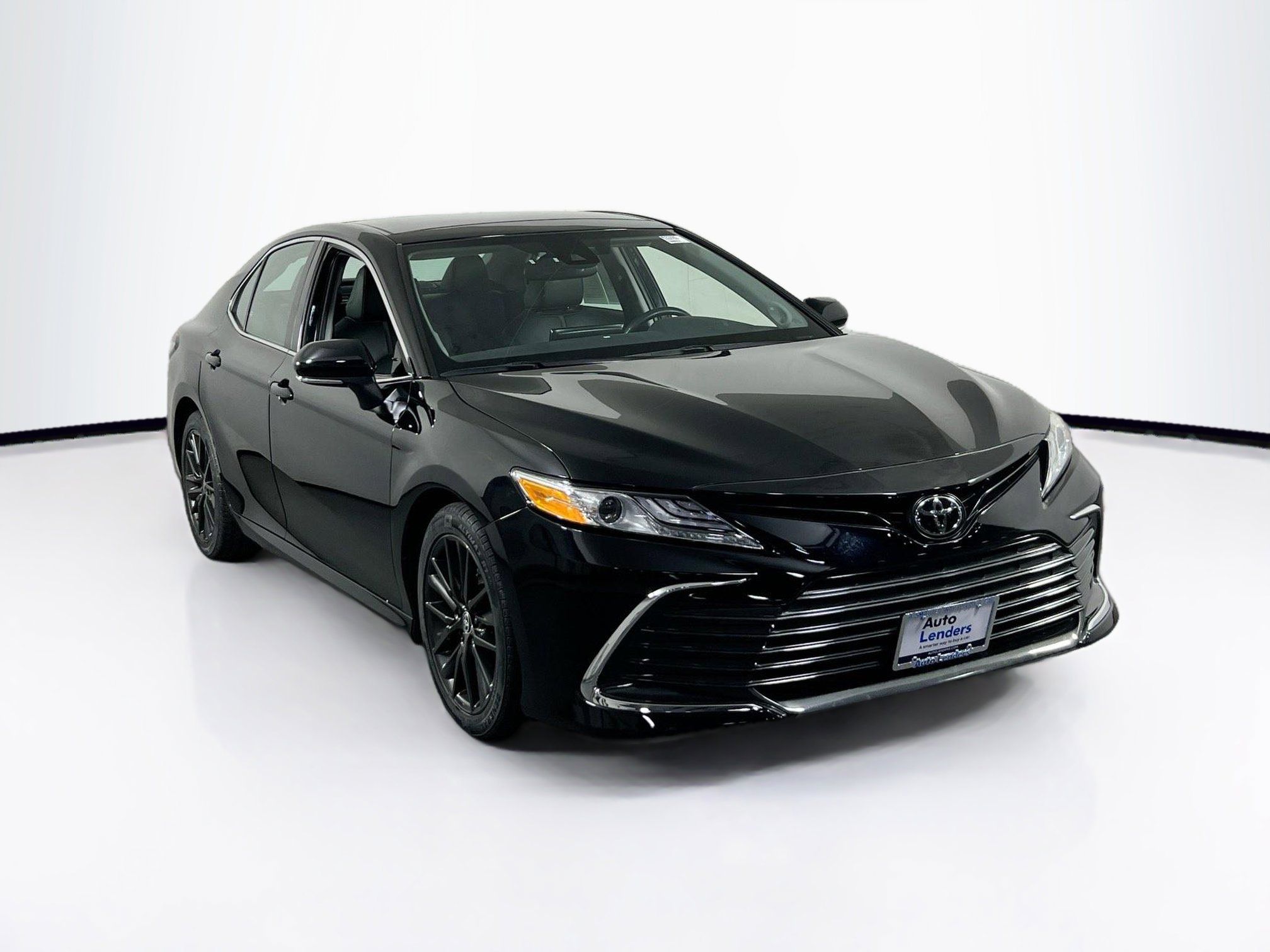 Used 2021 Toyota Camry XLE w/ Navigation Package image 3