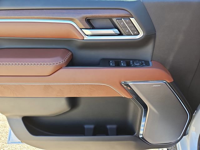 New 2026 GMC Sierra 2500 Denali Ultimate w/ LPO, Black Badging Package image 13