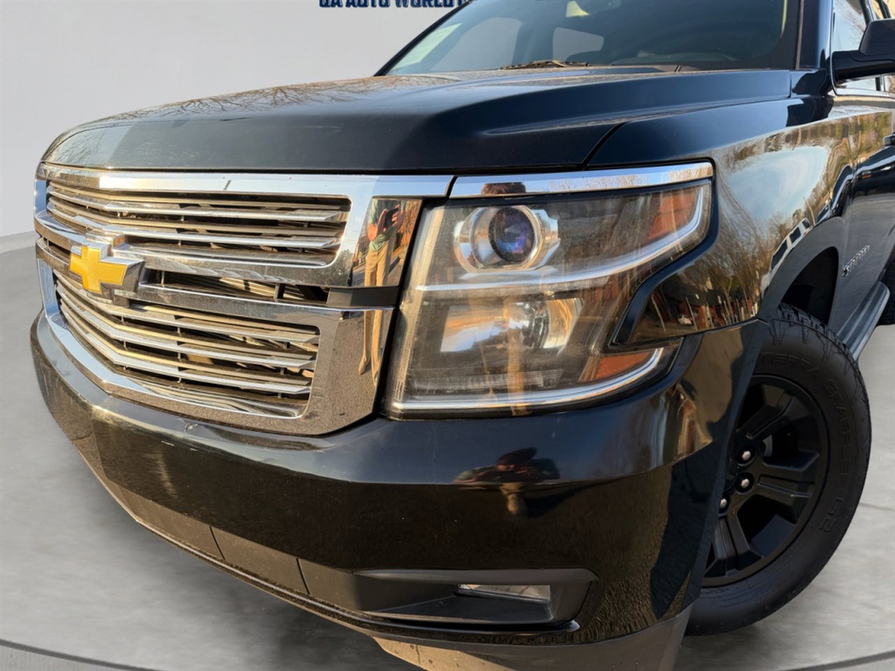 Used 2016 Chevrolet Suburban LT RWD image 2