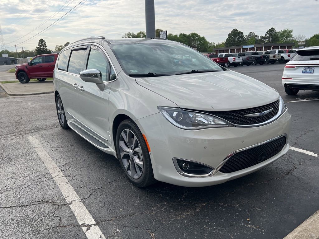 Used 2019 Chrysler Pacifica Limited image 1