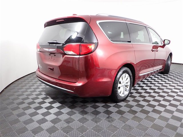 Used 2019 Chrysler Pacifica Touring-L image 16