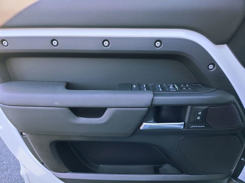 Used 2025 Land Rover Defender 110 S image 22