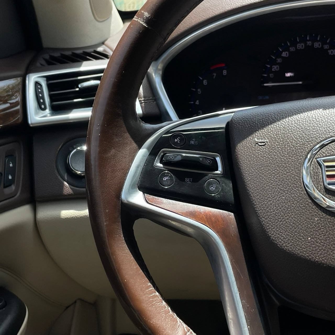 Used 2016 Cadillac SRX Luxury FWD image 14