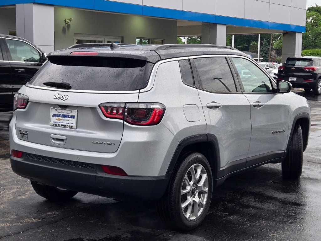 Used 2025 Jeep Compass Limited AWD/4WD image 12
