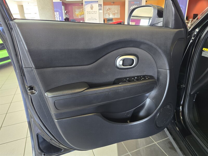 Used 2016 Kia Soul + FWD image 7
