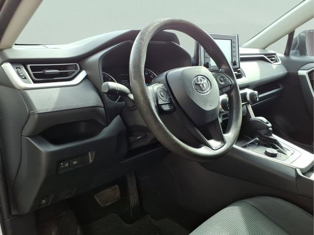 Used 2021 Toyota RAV4 LE image 13
