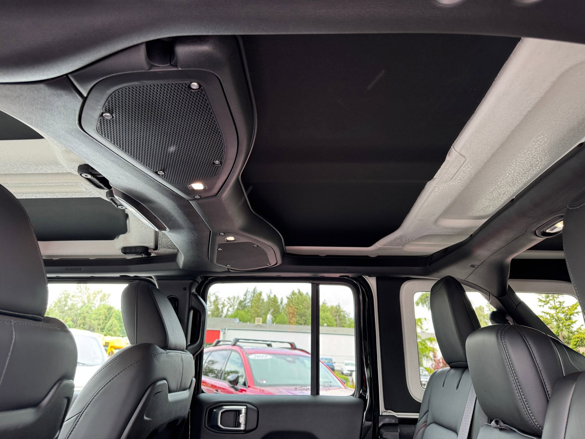Used 2024 Jeep Wrangler Unlimited Rubicon AWD/4WD image 27