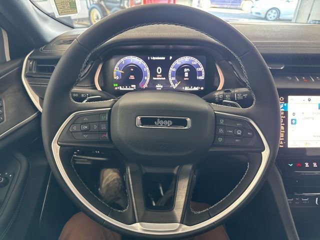 New 2026 Jeep Grand Cherokee Limited w/ Limited Altitude Package AWD/4WD image 35