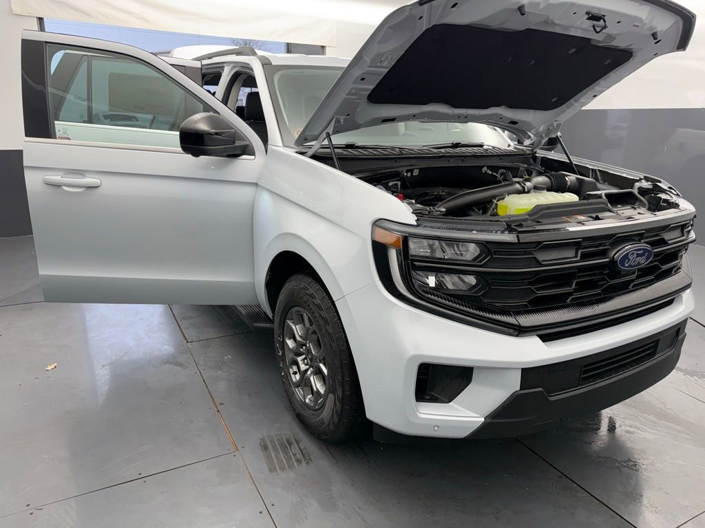 New 2025 Ford Expedition Active image 14