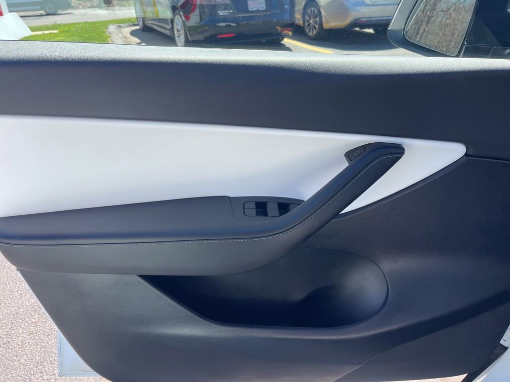 Used 2022 Tesla Model Y Performance image 9