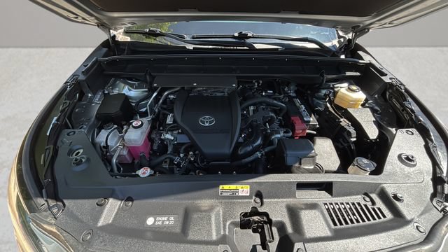 Used 2023 Toyota Highlander LE FWD image 32