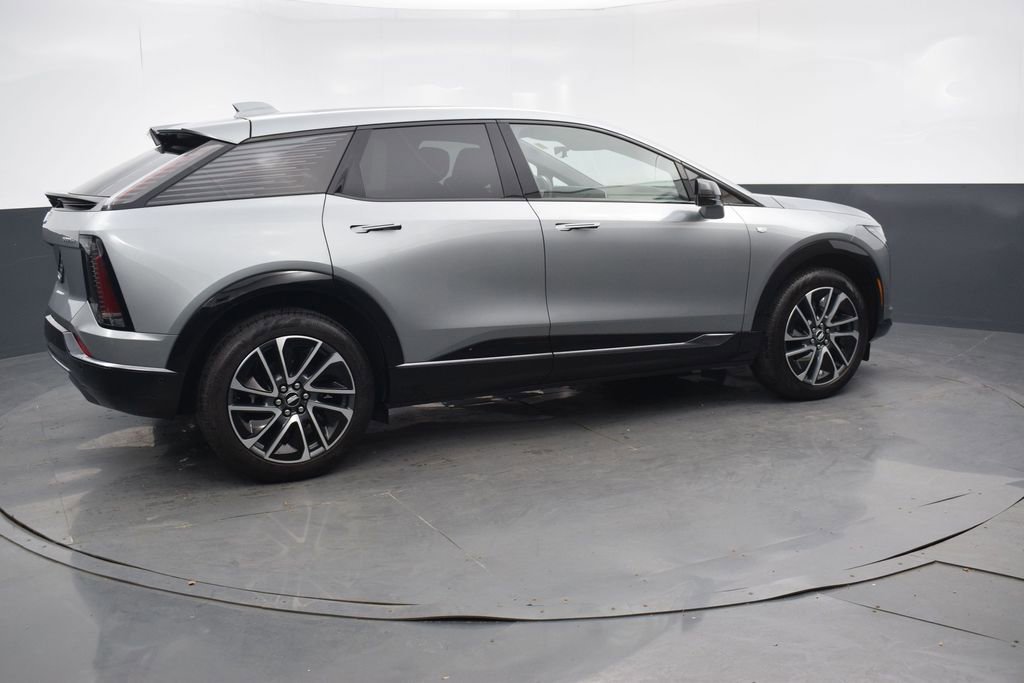 Certified 2025 Cadillac Optiq Sport 2 w/ LPO, Floor Liner Package AWD/4WD image 6