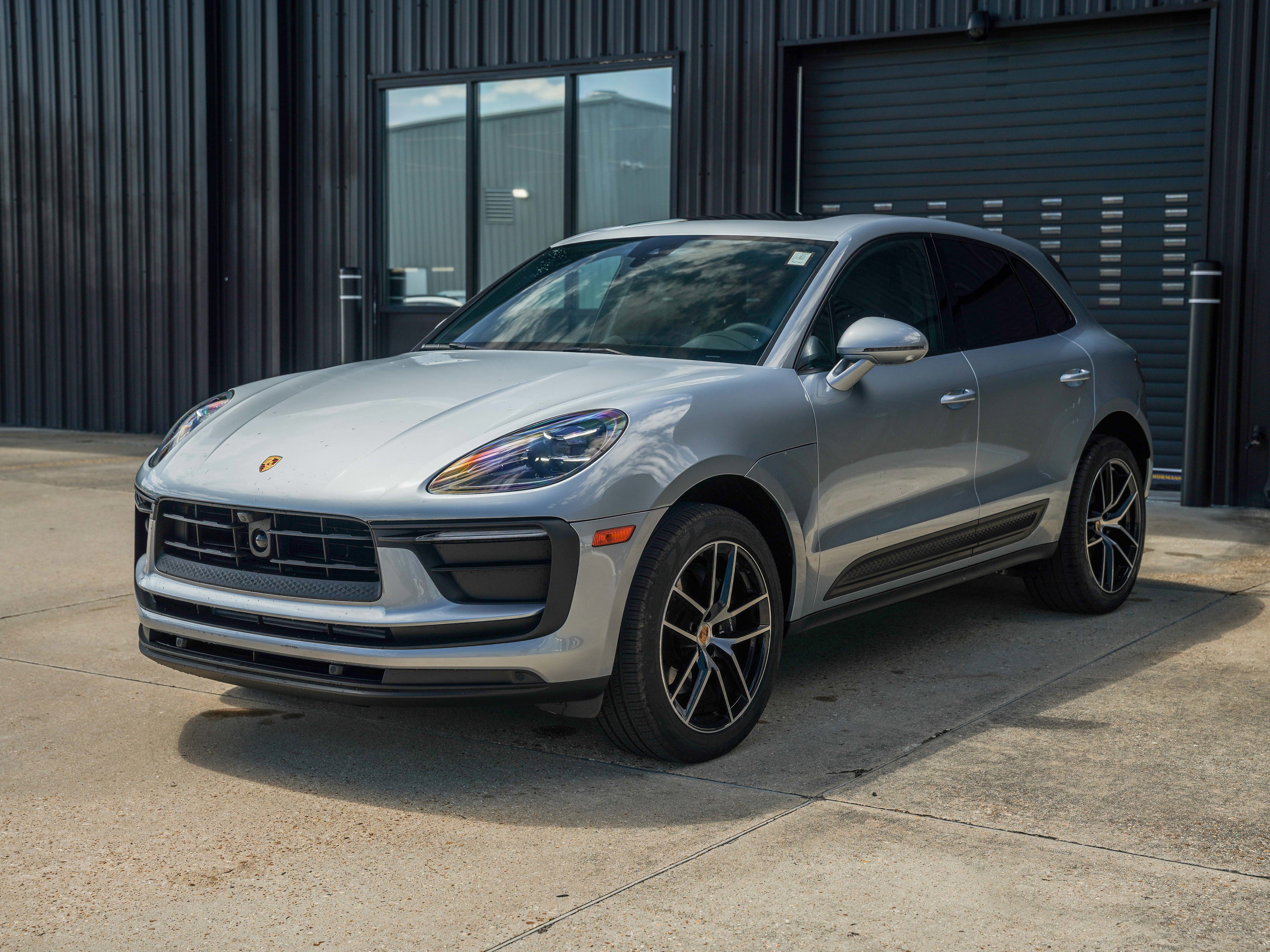 Certified 2025 Porsche Macan image 7