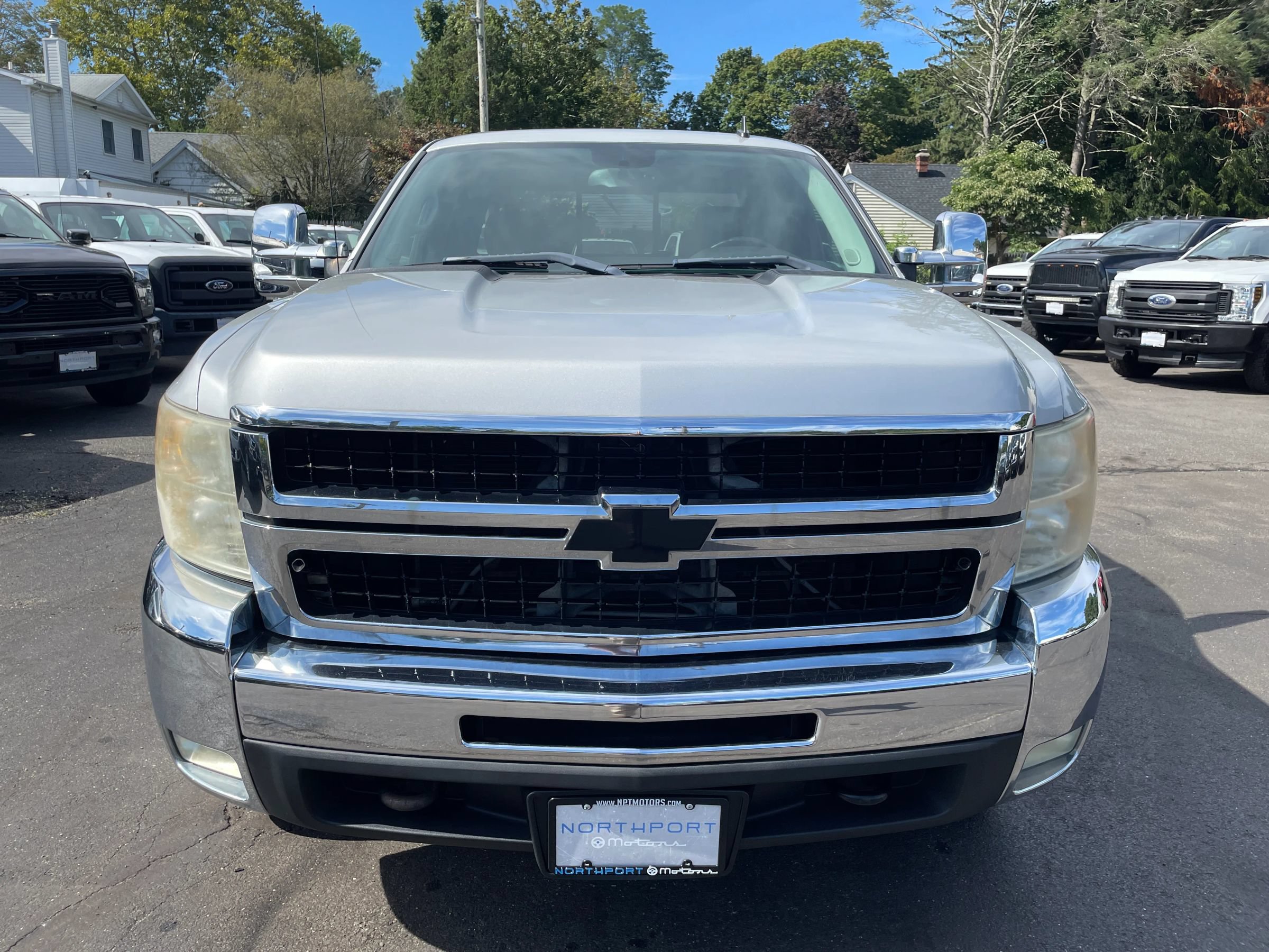 Used 2010 Chevrolet Silverado 2500 LT w/ Interior Plus Package AWD/4WD image 8
