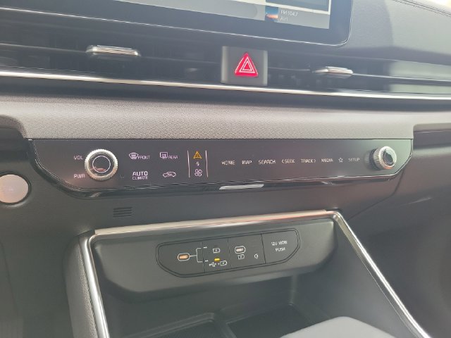 New 2026 Kia Carnival EX FWD image 24