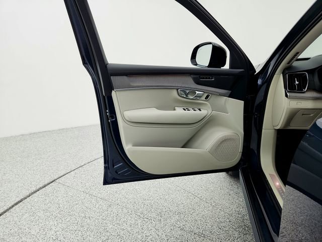 New 2026 Volvo XC90 B6 Ultra w/ Protection Package image 23