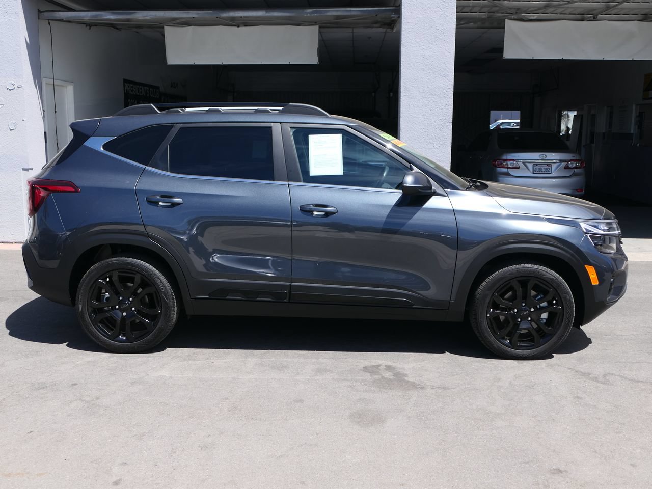 Certified 2025 Kia Seltos X-Line AWD/4WD image 2