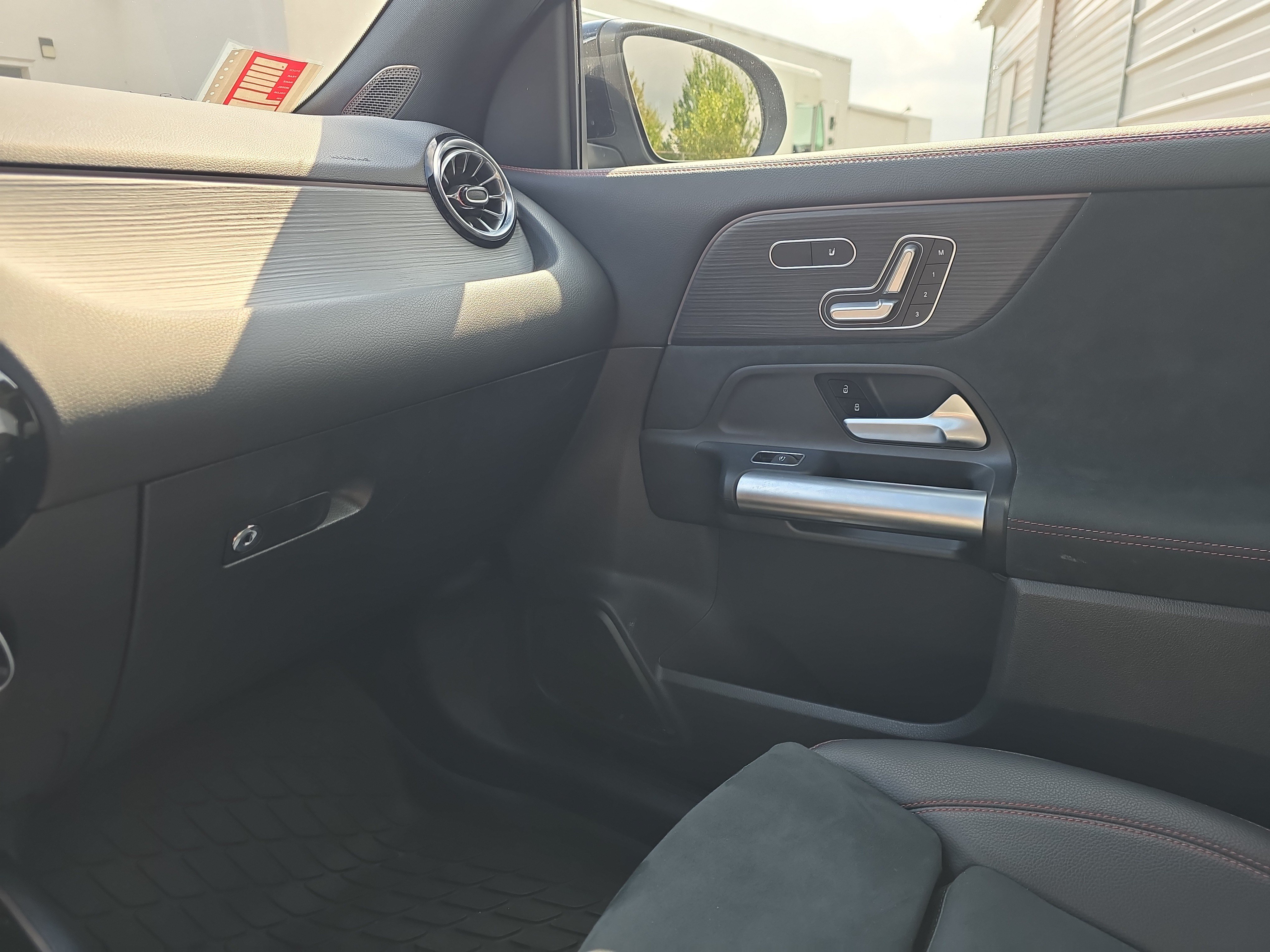 Used 2023 Mercedes-Benz GLA 250 4MATIC image 37