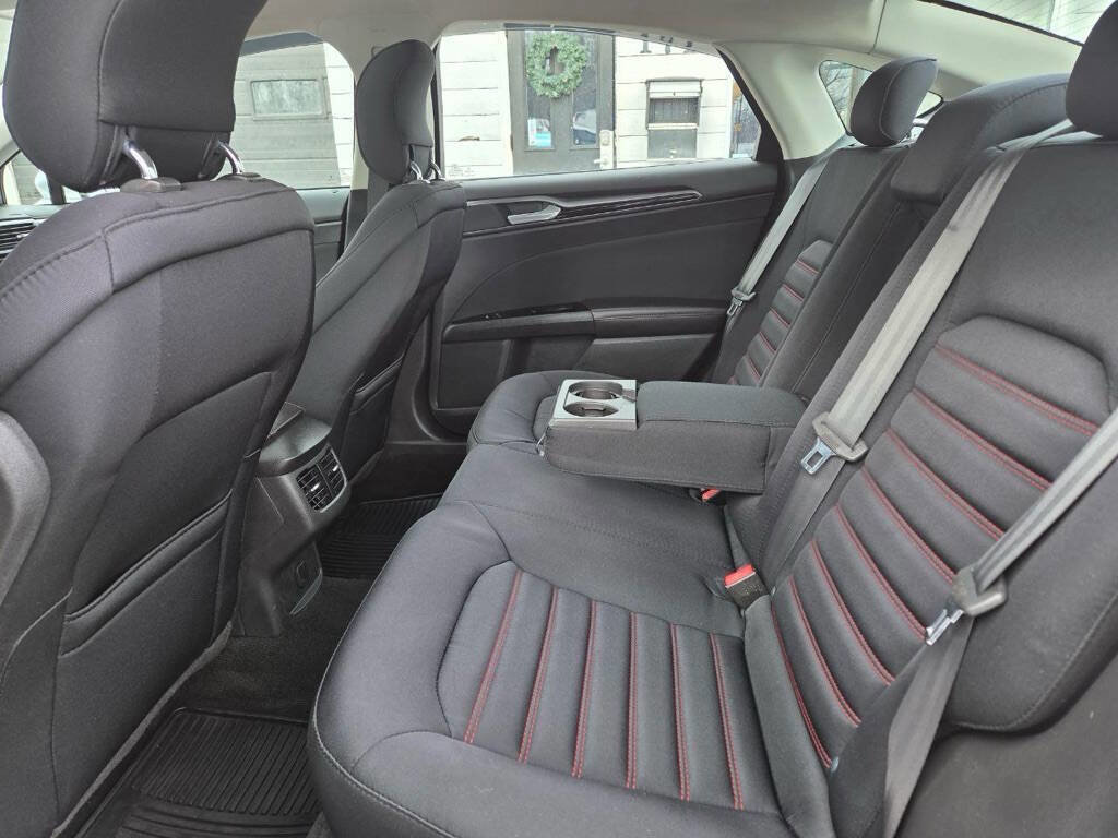 Used 2015 Ford Fusion SE w/ Equipment Group 201A image 12