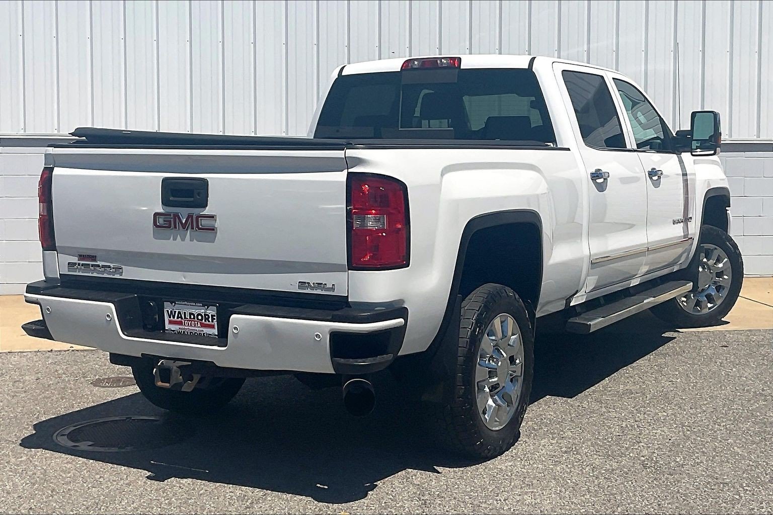 Used 2016 GMC Sierra 2500 Denali w/ Duramax Plus Package AWD/4WD image 17
