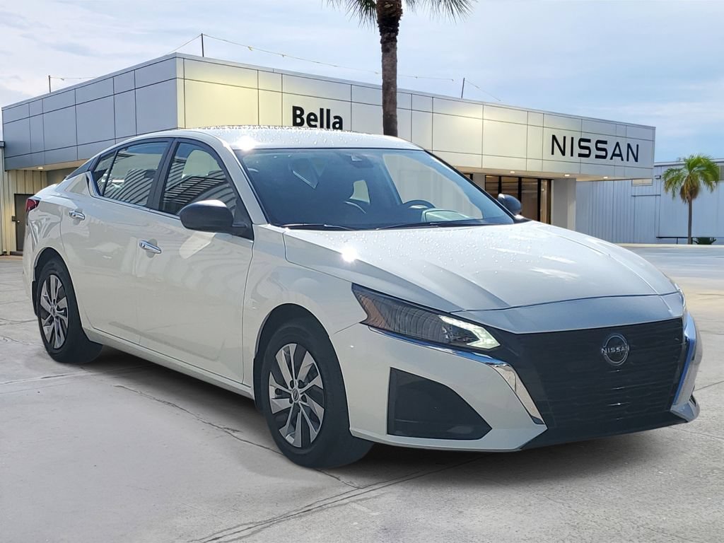 Certified 2025 Nissan Altima 2.5 S FWD image 11