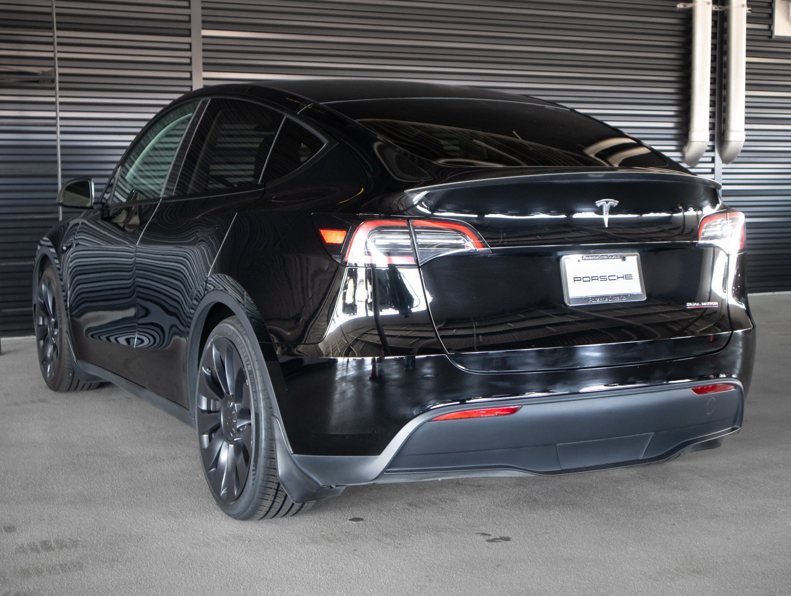 Used 2023 Tesla Model Y Performance AWD/4WD image 2