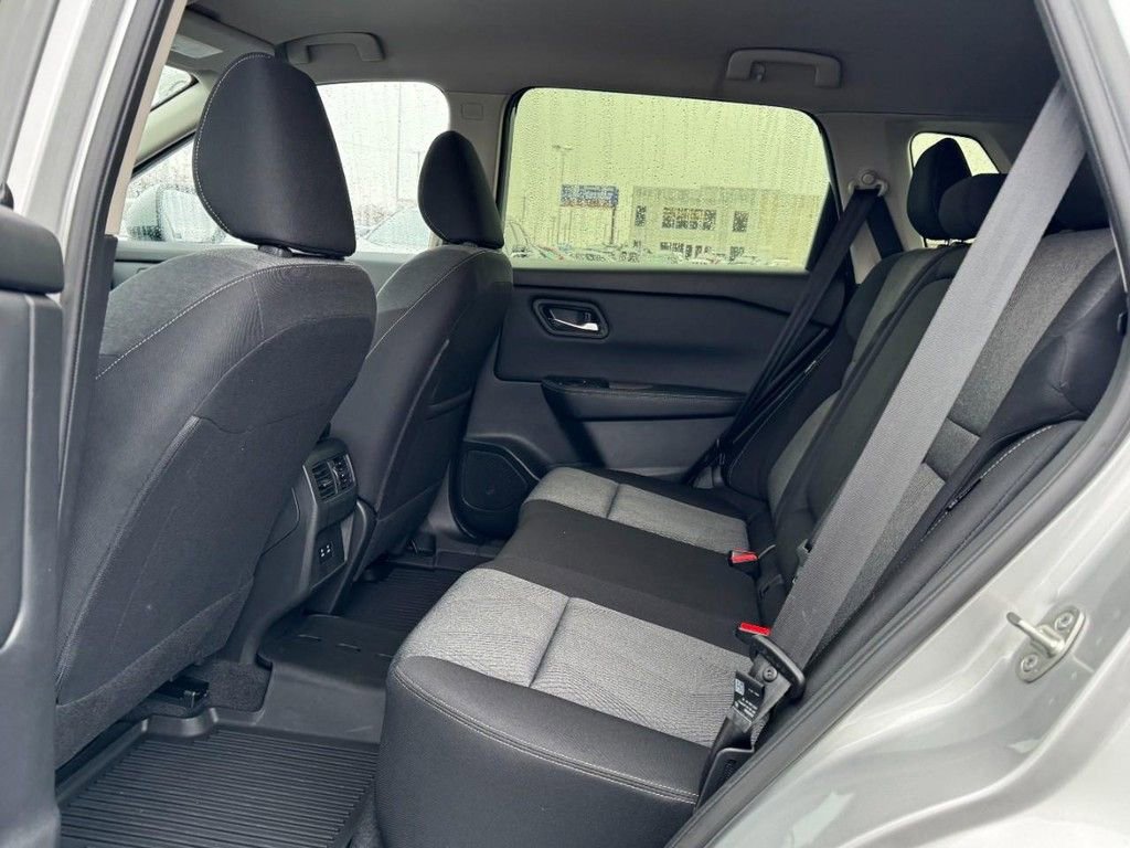 Used 2025 Nissan Rogue SV image 10