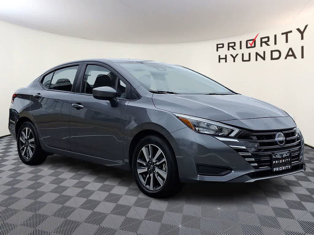Used 2025 Nissan Versa SV FWD image 3