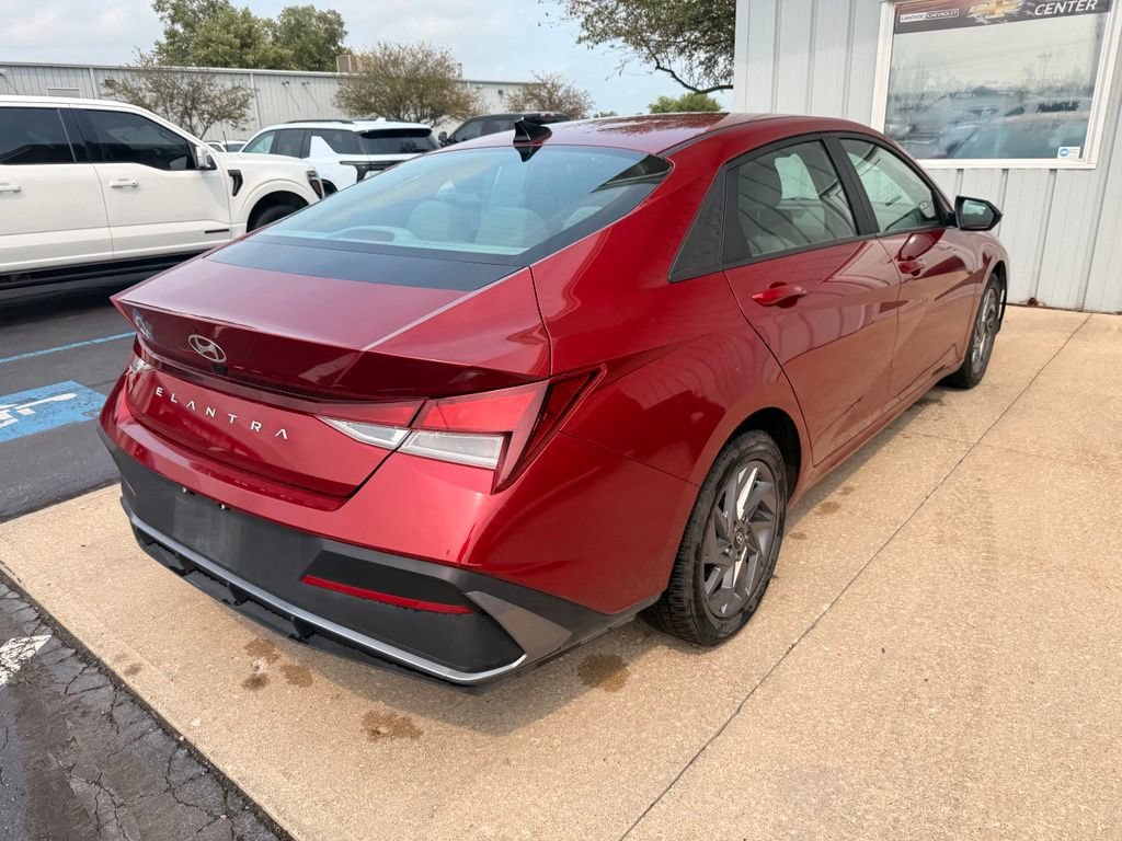 Used 2024 Hyundai Elantra SEL FWD image 7
