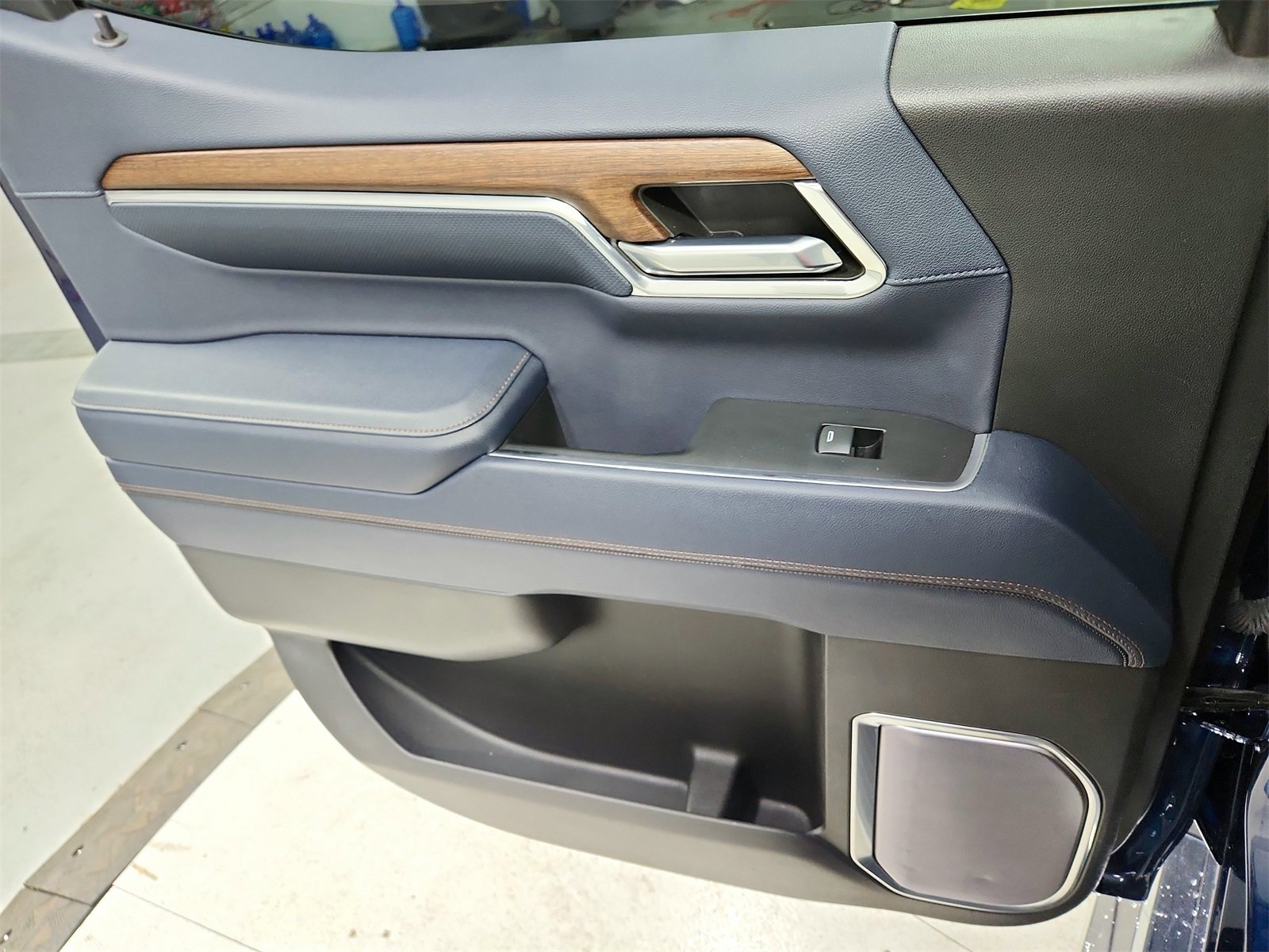 Used 2023 Chevrolet Silverado 1500 High Country w/ Technology Package image 38