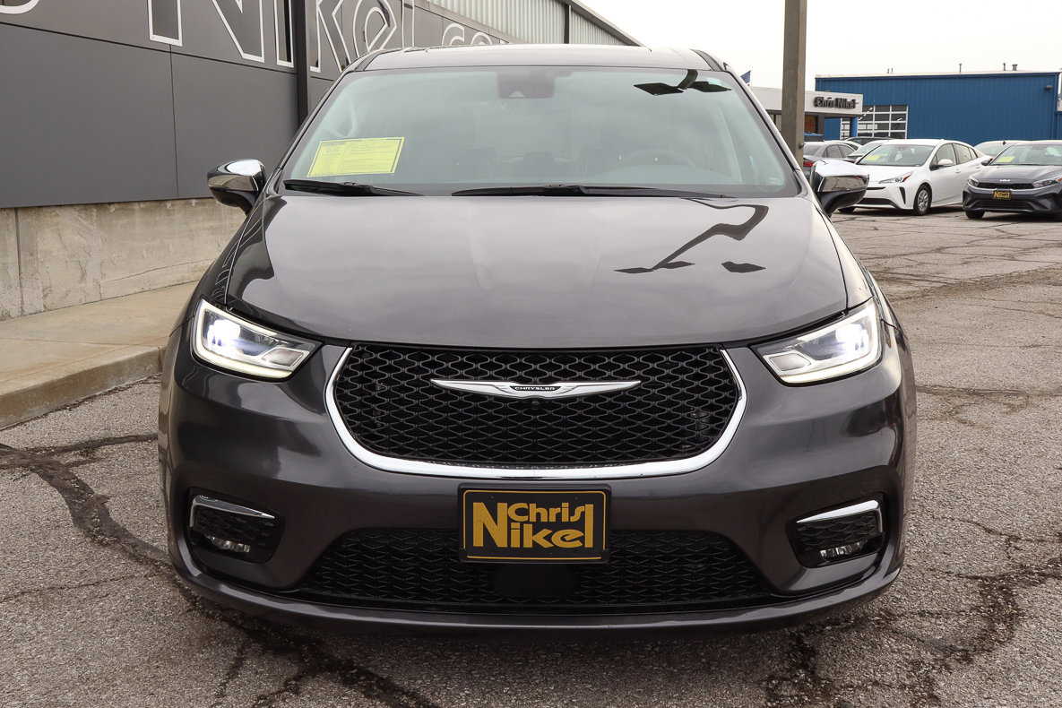 Used 2023 Chrysler Pacifica Limited image 2